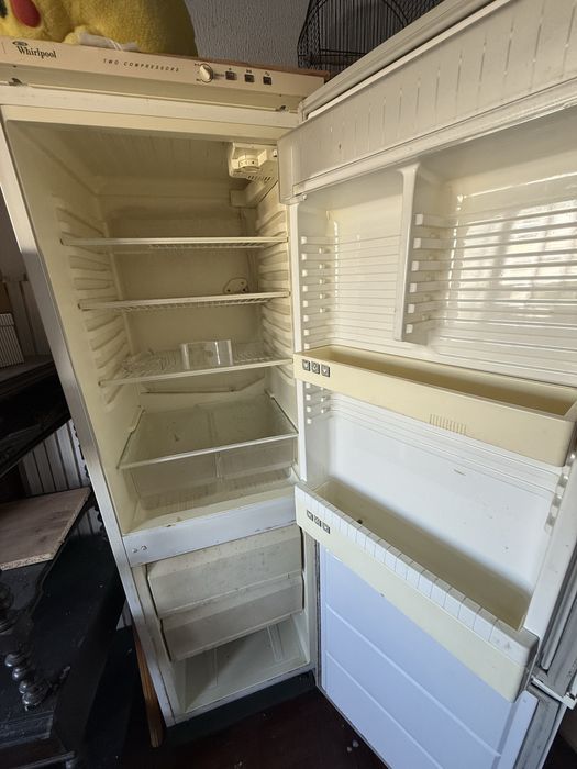 2 Frigoríficos para peças ou reparação – preço conjunto