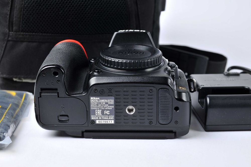Nikon D750 seminova (950 disparos)