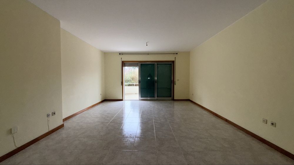 Apartamento t2+1 com terraço nos maninhos