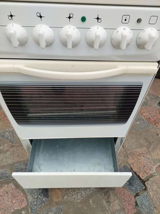 Продаються  електроплита  привезенна із німеччини