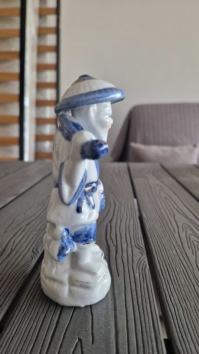 Estatueta de porcelana asiática