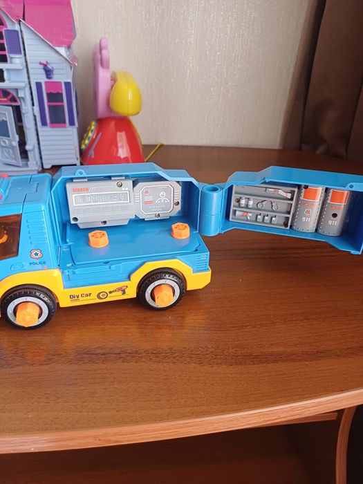 Поліцейська машинка конструкторо на шурупах від бренду Limo Toy