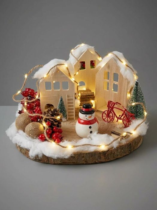 Aldeia Natal com luzes e base em madeira natural, 30cm