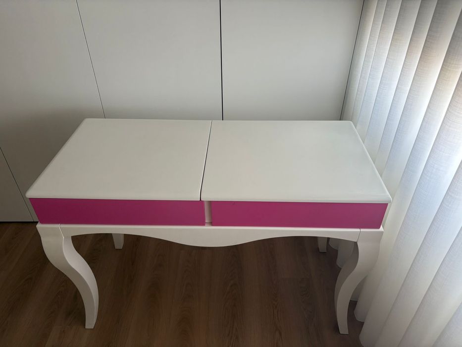 Penteadeira Elegante Branca e Rosa
