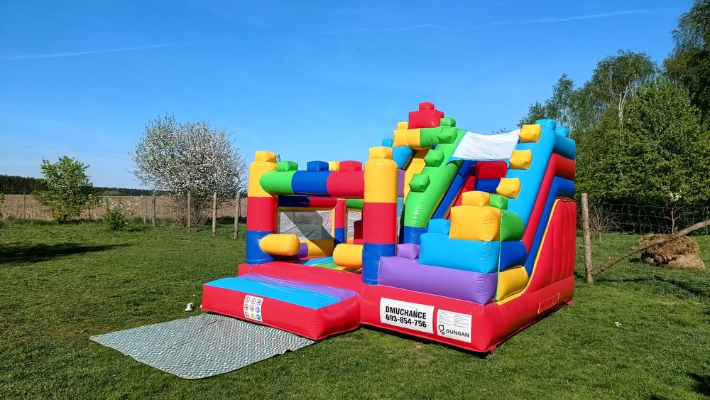 Dmuchany zamek ze zjeżdżalnią Kolorowe Klocki