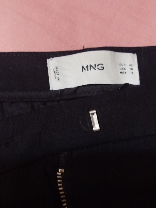Czarne eleganckie spodnie przed kostkę Mng L 40