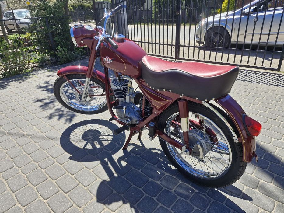 WSK 125 M06. Dwuramówka