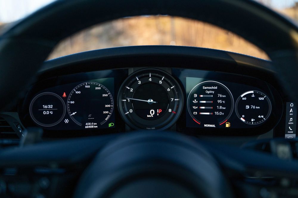Wynajem samochodu Porsche 911 Carrera 4S 4x4 - wypożyczalnia samochodów