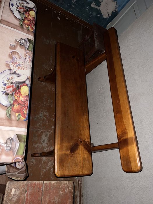 Стіл кухонний та дві лави дерево покрито лаком розмір 100х70