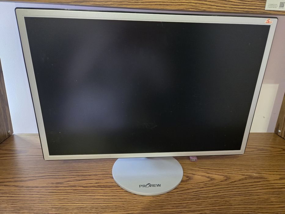 Комп'ютер та блок безперебійного живлення