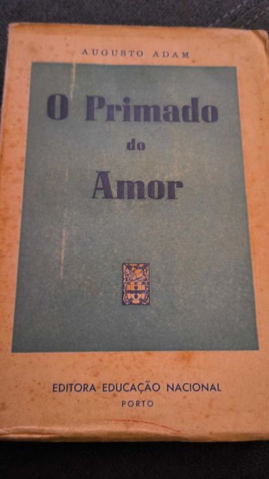 Vários livros academicos e religiao