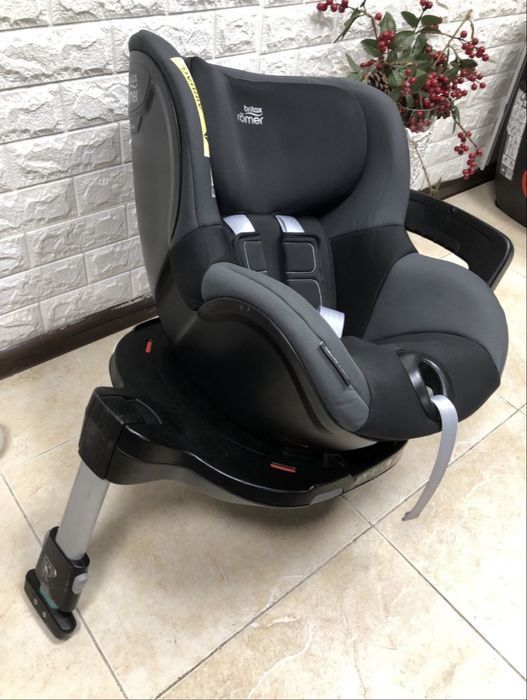 Автокрісло Britax Römer DUALFIX M i-SIZE Група 0+/1 (0-18 кг) 360