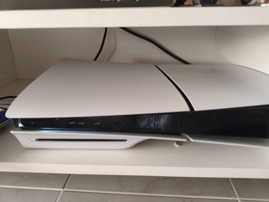 Vendo PS5 + 2 comandos com garantia