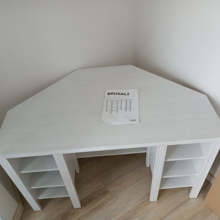 Стіл кутовий фірми ІКЕА