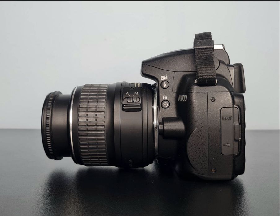 Дзеркальный фотоапарат Nikon-3100 +kit обектив 18-55 + сумка Lowepro