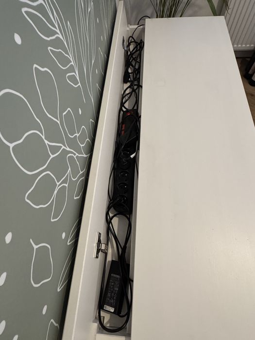 Biurko drewniane białe toaletka Ikea Hemnes