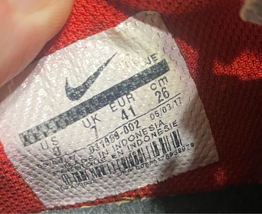 Футбольные бутцы бренда Найк