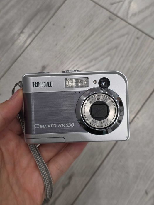 Aparat cyfrowy Ricoh Caplio RR530 5.0MP 3x zoom retro digicam y2k sprawny