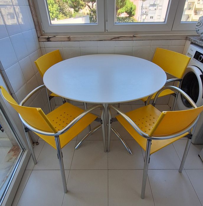 Mesa de cozinha e 4 cadeiras Breeze por Segis