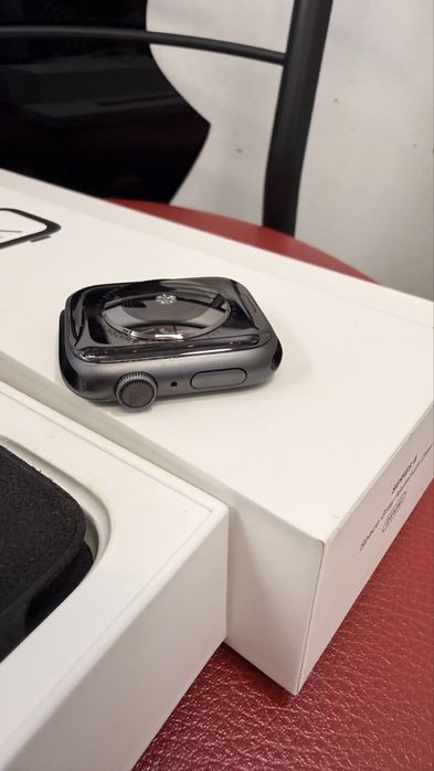 Смарт годинник Apple Watch series 4 44mm