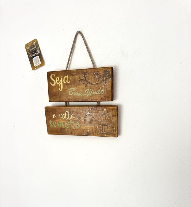 Placa decorativa em madeira