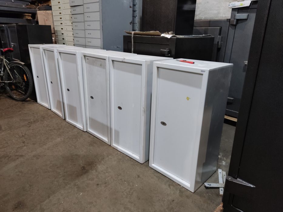 Продаю б.у сейф (93 см)