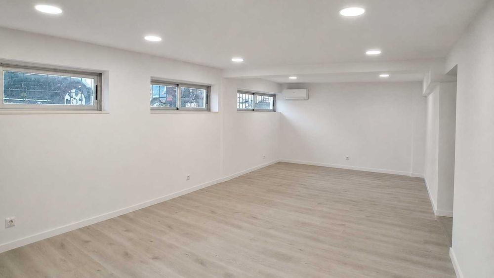 Loja Comercial Remodelada no Bonfim, Setúbal