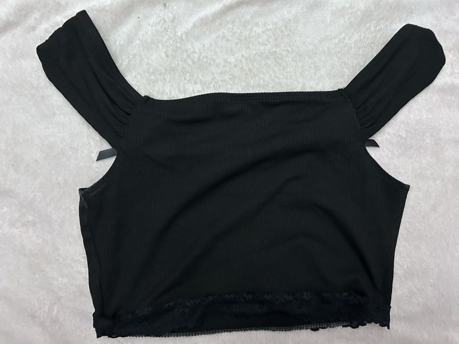 Top preto com lacinhos