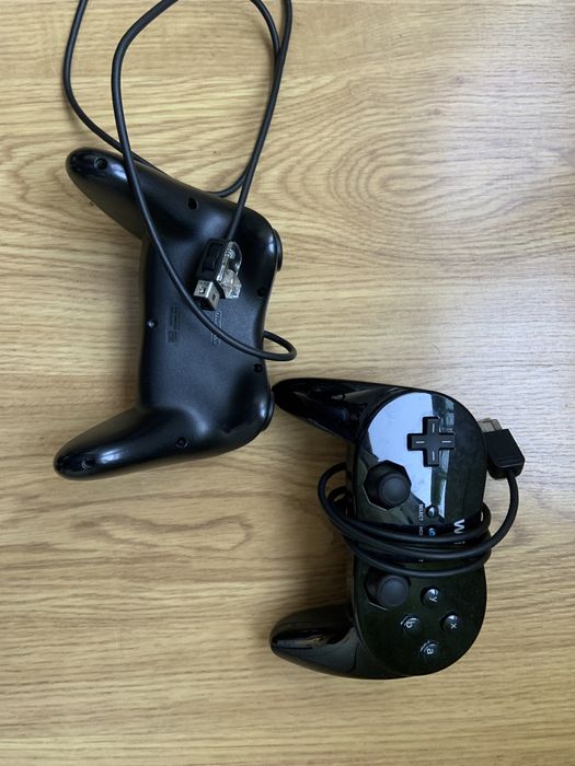 Wii Controllers, in Excellent Condition64586279554307123