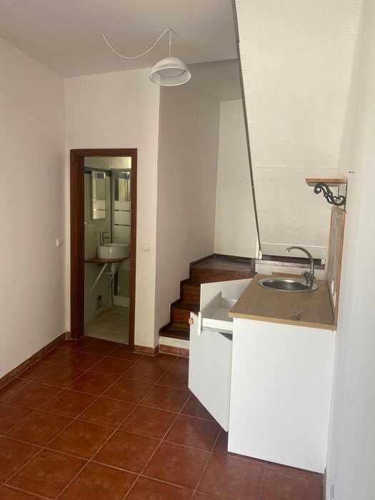 arrenda-se imóvel independenteT1 próximo ao hotel Axis , bancos, escolas, supermercados e muito mais