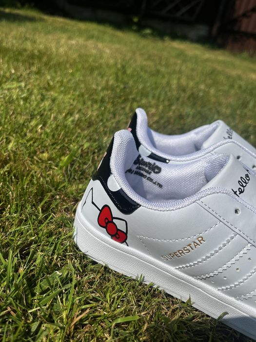 Adidas superstar hellokitty
