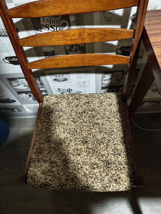 Продам розкладний стіл +4 стула