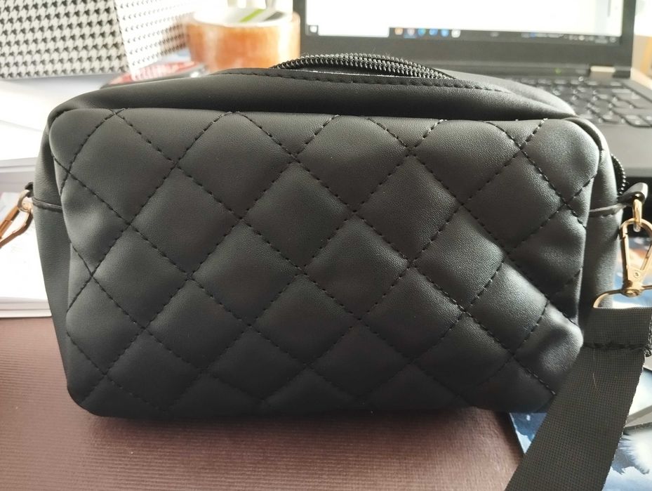 Mała torebka pikowana