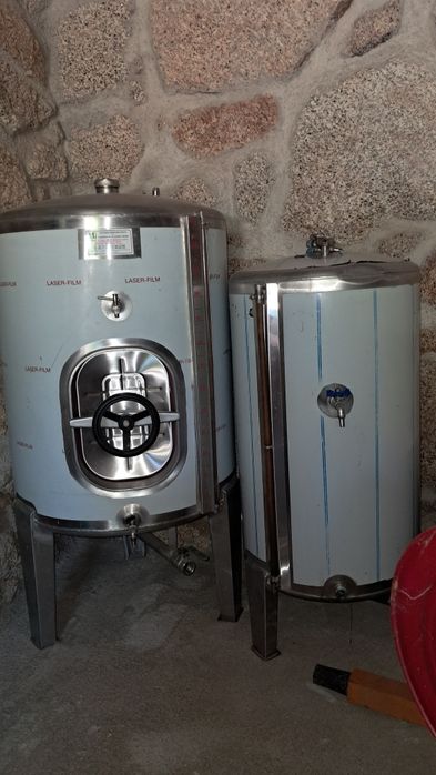Cubas inox 260 e 100 litros