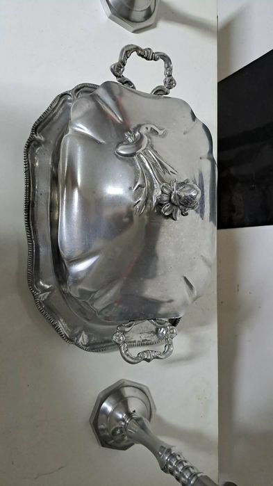 Terrine and Two Candlesticks in Shell Shape447247439857592321