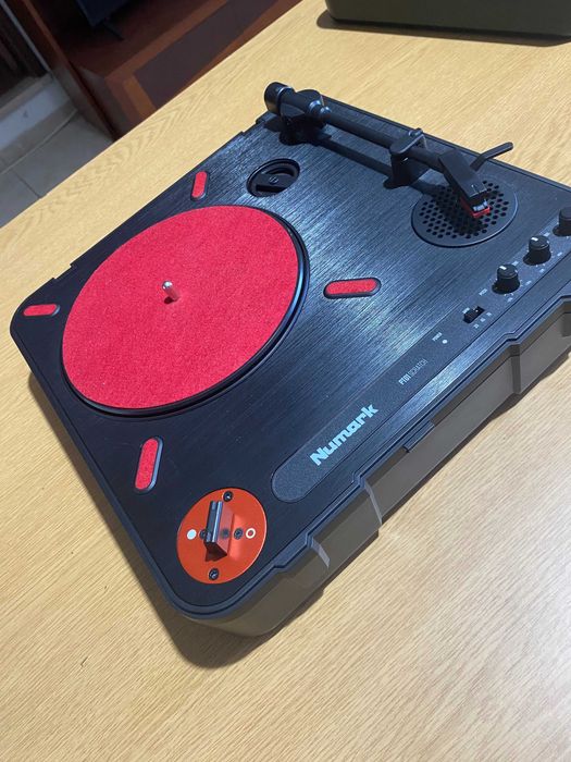 Numark PT01 Scratch — Gira-discos portátil com USB
