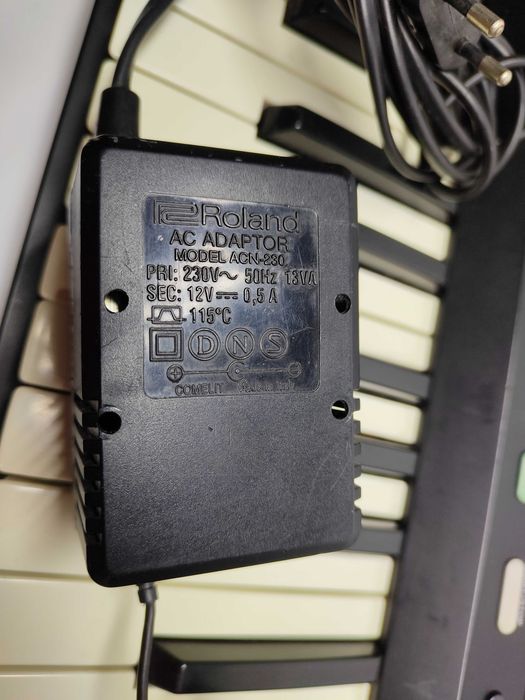 Roland E-16 syntezator keyboard