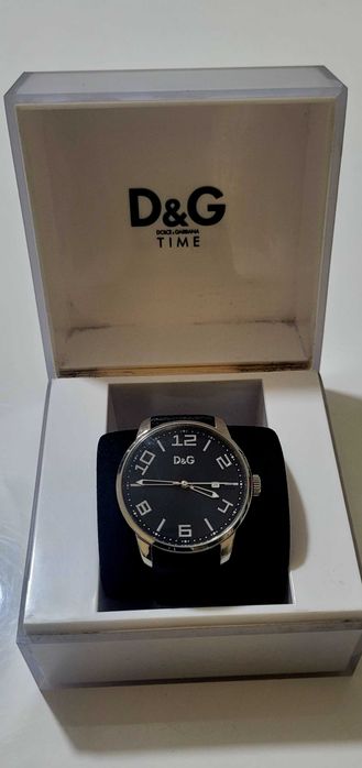 Relógio de marca muito bom