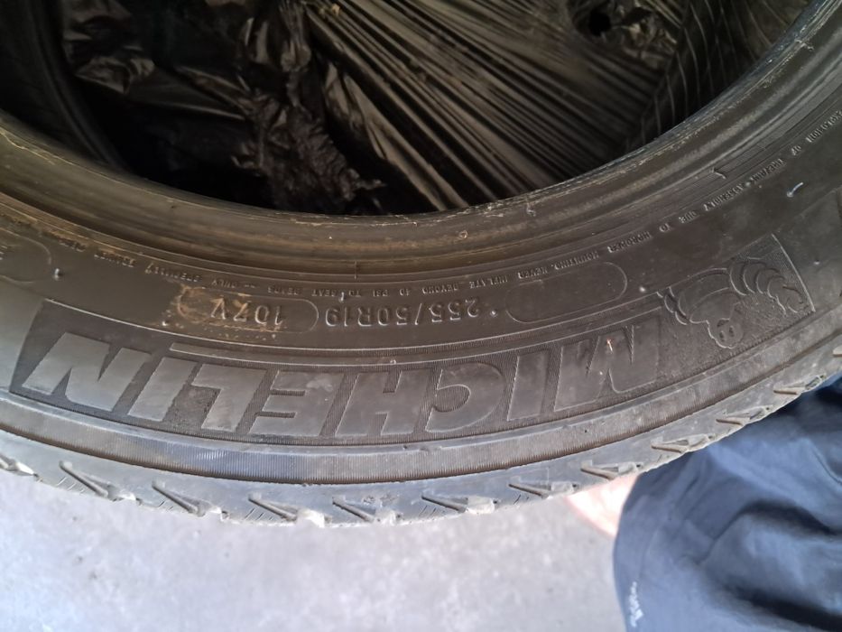 Продам зимові шини 255/50 R19