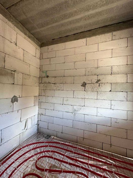 Стильний будинок з прямим вихідом в ліс