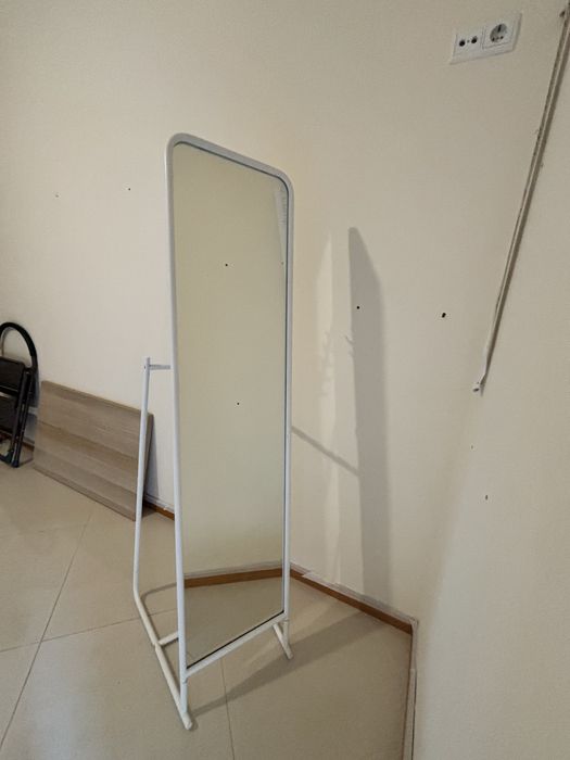 Espelho em pé Ikea