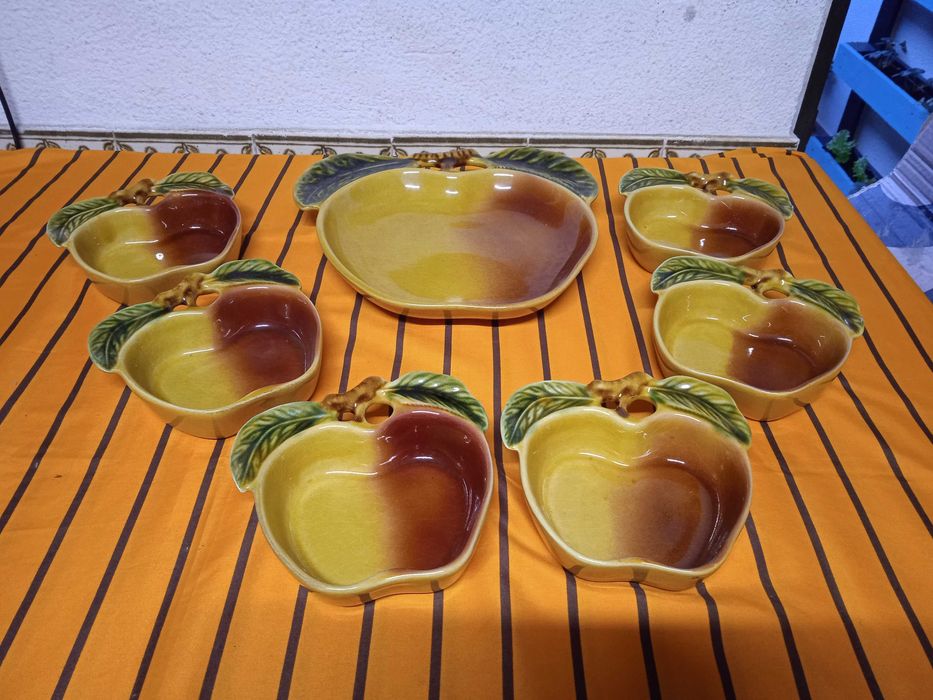Conjunto de pratos de fruta
