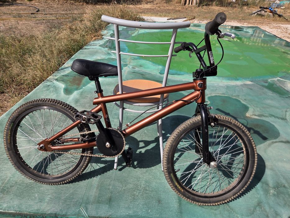 Vende se Bicicleta BMX