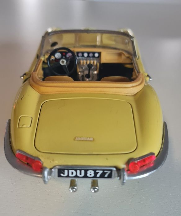 Venda Jaguar "E" 1961 escala 1/18