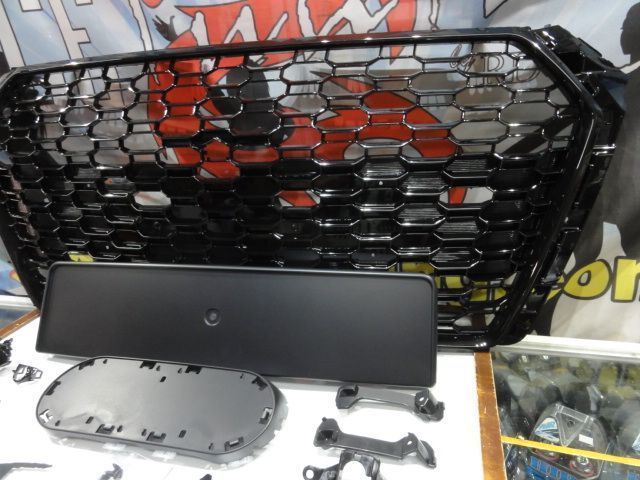 Grelha frontal AUDI A4/S4 B9 15-19 RS4 look com suporte para símbolo em preto brilhante