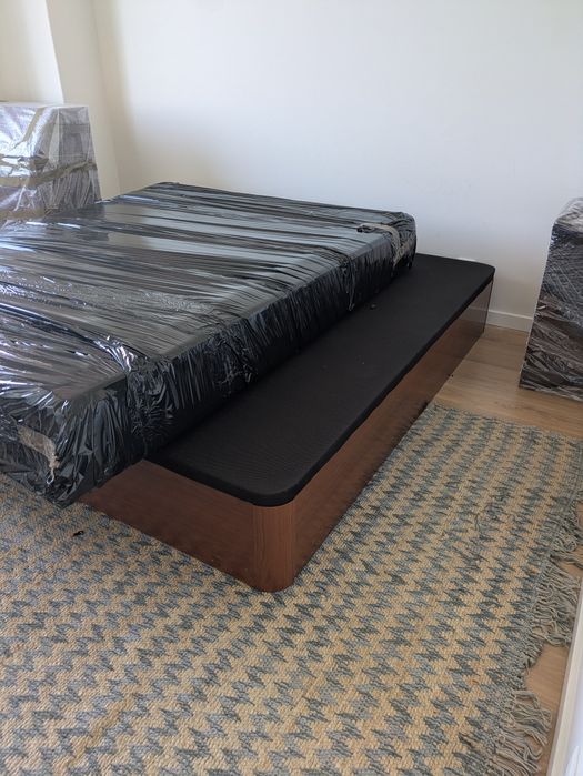 Cama de madeira maciça