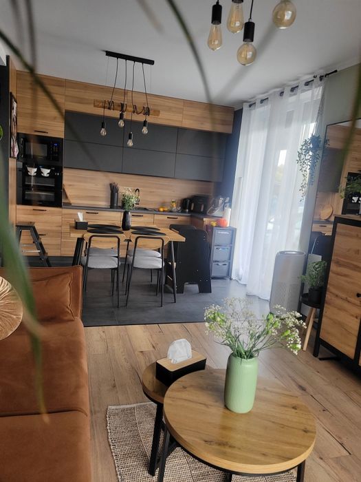 Przestronne mieszkanie z ogrodem i dwoma miejscami parkingowymi