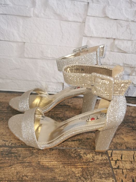 Sandały damskie na klocku