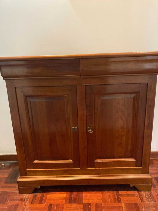 Móvel em cerejeira maciça