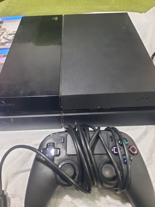 Ps4 500 gb versão 13.04 ÷ 1 comando e 3 jogos